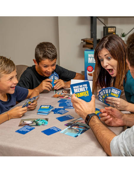What Do You Meme? Family Edition 