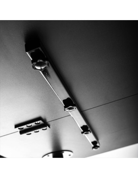 Tavolo ottagonale con gambe e sacca