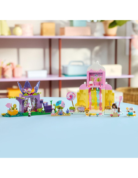 Lego Gabby's Dollhouse - Dolce Montagna e Giardino di Gattina Fatina