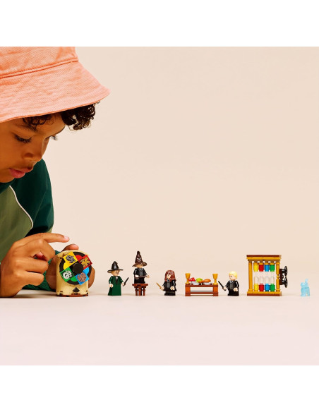 Lego Harry Potter - Castello di Hogwarts Cerimonia del Cappello Parlante