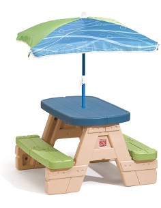 tavolo picnic con ombrello