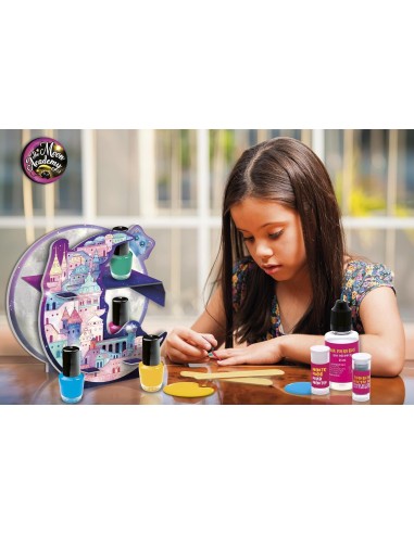 Lisciani - The Academy Moon Nail Art