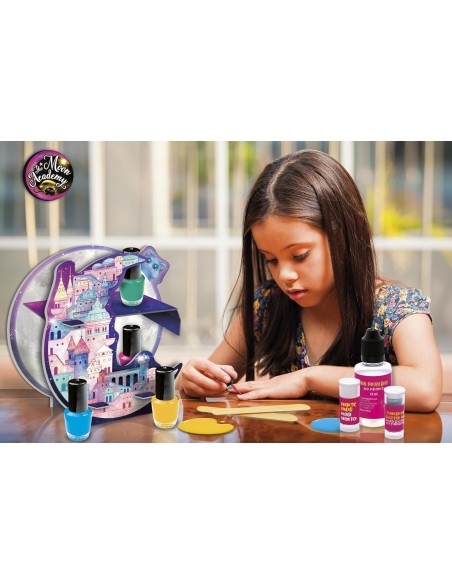 Lisciani - The Academy Moon Nail Art