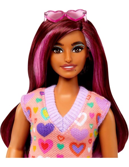 Barbie & Friends Fashionistas - Con abito di maglia con stampa a cuore e tanti accessori