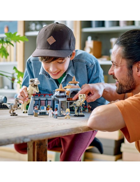 Centro Visitatori: l'attacco del T.rex e del Raptor